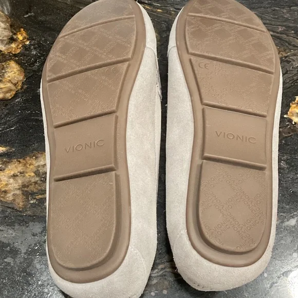Vionic Debbie Women's Suede Loafers in Light Gray 8.5 - Picture 3 of 9